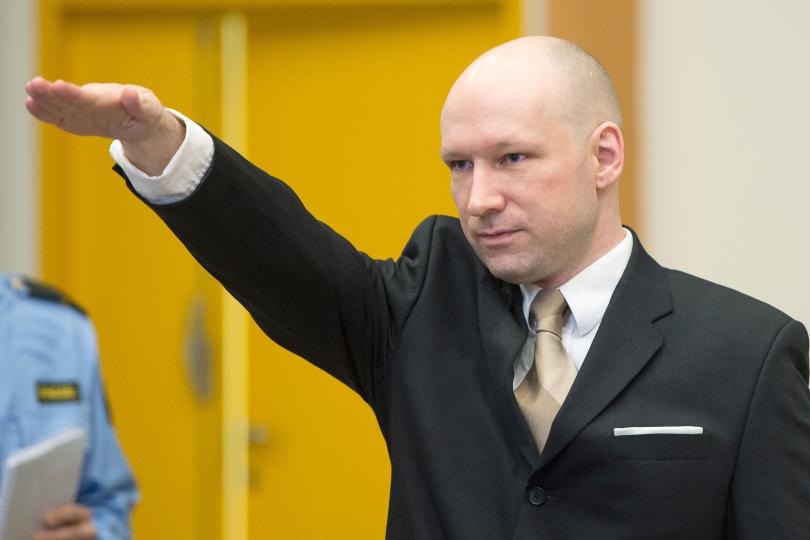 Norwegian killer Anders Breivik gives Nazi salute in court ...